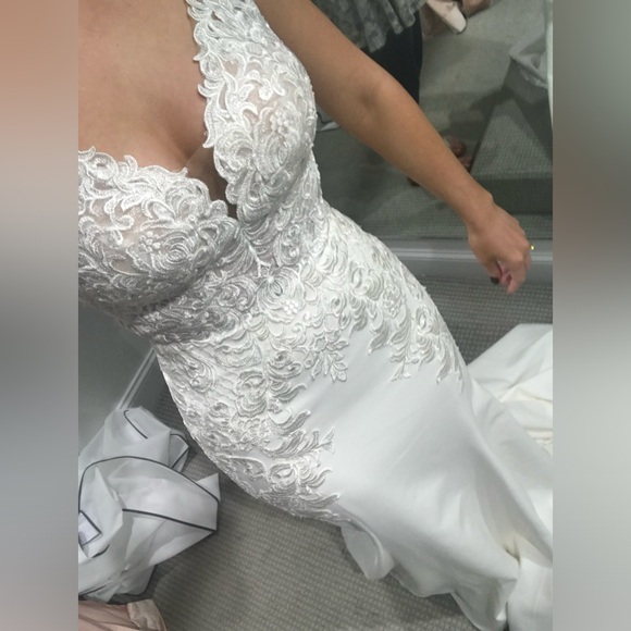 Essence Designs (Essence of Australia) Wedding Dress - Picture 3 of 14